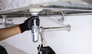 Rohrreiniger-Pulver: Sinnvoll oder nicht?