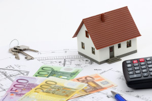 Welche Vorteile bringt eine Baukredit-Umschuldung mit sich?