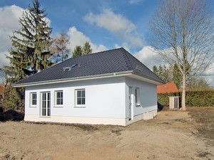 Zwei Bungalows für unterschiedliche Lebensentwürfe | Hausbesichtigungen am 25./26. März in 14656 Brieselang