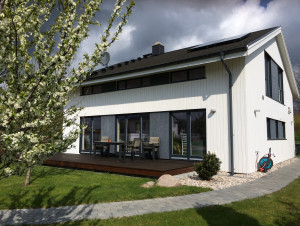 Bild: Geirangerfjord Bauweise: Fertighaus, industrielle Vorfertigung Bauart: Holzhaus, Holzrahmenbau